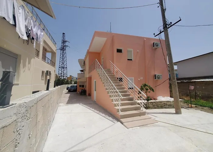 Guest House Vlore ゲストハウス 3*