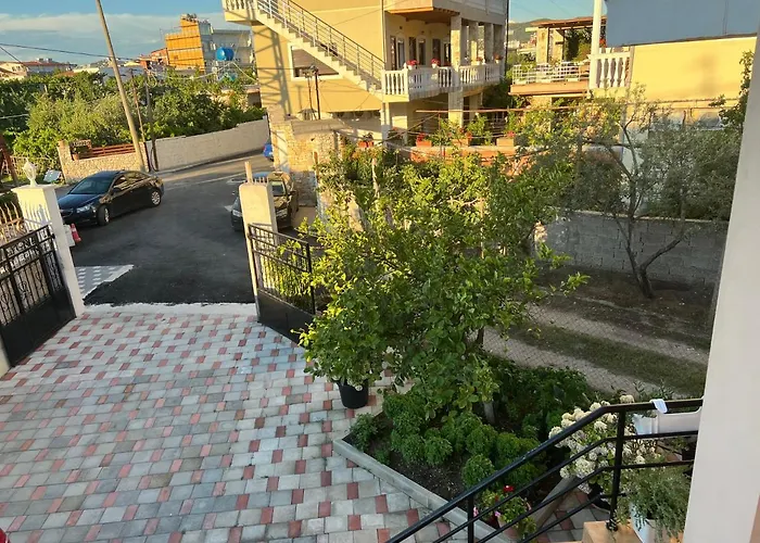 Guest House Vlore ゲストハウス 3*
