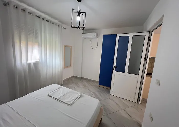 Guest House Vlore ゲストハウス 3*