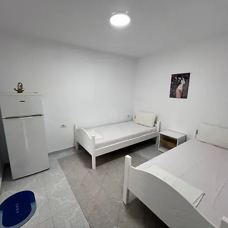 بيت ضيافة Guest House Vlore فلورا